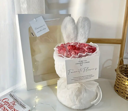 Flower arrangements in a unique, themed
