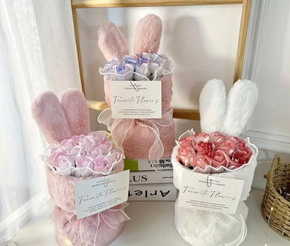 Flower arrangements in a unique, themed
